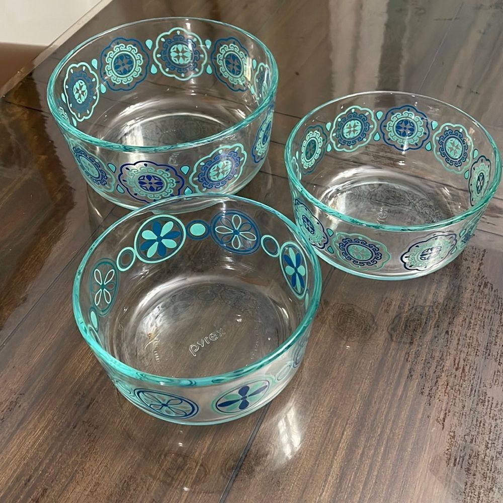 Turquoise and  Blue Daisy Pinwheel Design Pyrex Bowls